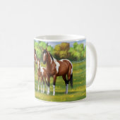 Bay Pinto Paint Quarter Pferde im Sommer Weide Kaffeetasse (VorderseiteRechts)