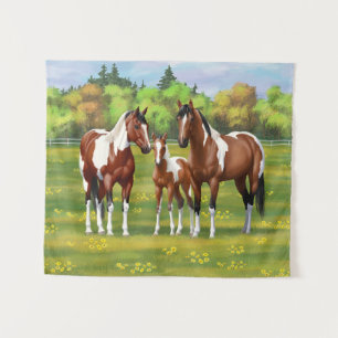 Bay Pinto Paint Quarter Pferde im Sommer Weide Wandteppich