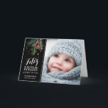 Bayas Rojas | Feliz Navidad Feiertagskarte<br><div class="desc">Diseño moderno con una ilustración dibujados a mano y tipografía</div>