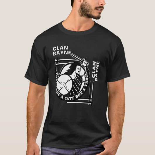 Bayne Clan Gaelic Motto Swordsman T-Shirt (Vorderseite)