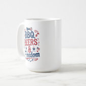 BBQ, Beers & Freedom – Retro 4th of July Vibes Kaffeetasse (Vorderseite Links)