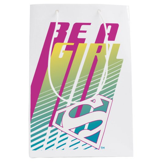 "Be a Girl" Supergirl Graphic Mittlere Geschenktüte (Vorderseite)