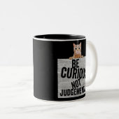 Be Curious Not Judgemental curious cat Zweifarbige Tasse (VorderseiteRechts)