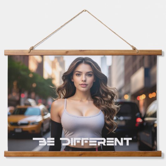 BE DIFFERENT WANDTEPPICH MIT HOLZRAHMEN (Vorne)