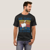 Be Gay Do Crime Goose Pride Lgbt Essential T-Shirt (Vorne ganz)