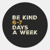 Be Kind 6 7 Days A Week Runder Aufkleber (Vorderseite)