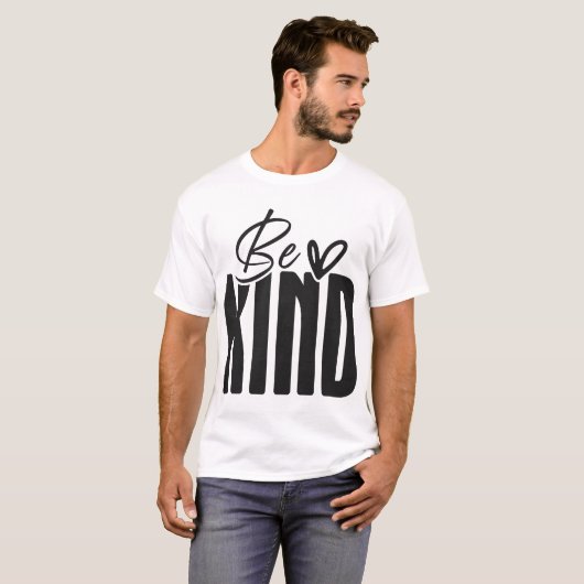 Be Kind Bold Script Overlay T-Shirt (Vorne ganz)