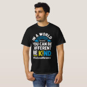 Be Kind Different Autism Awareness Rainbow Design T-Shirt (Vorne ganz)
