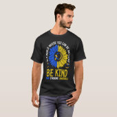 Be Kind Down Syndrome Awareness Ribbon Sunflower K T-Shirt (Vorne ganz)