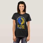 Be Kind Down Syndrome Awareness Ribbon Sunflower K T-Shirt (Vorne ganz)