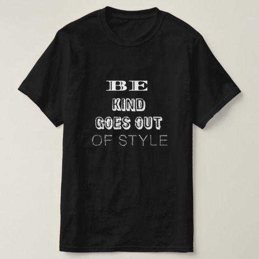 Be Kind — It Never Goes Out of Style | Minimalist  T-Shirt (Design vorne)
