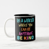 Be Kind Kindness Zweifarbige Tasse (Links)