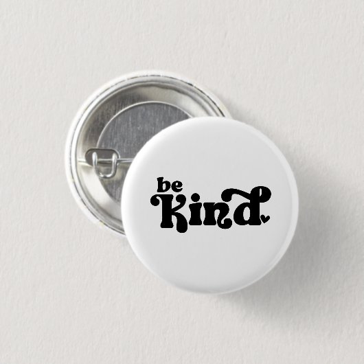 Be Kind Minimalist  – Bold Black Kindness Button (Vorne & Hinten)