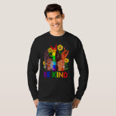 Be Kind Rainbow Sign Language LGBT Pride Equality  T-Shirt (Vorne ganz)