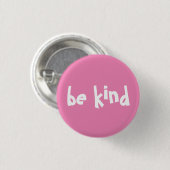 Be Kind Typography Pink White Button (Vorne & Hinten)