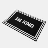 BE KIND Welcome Mat Fußmatte (Schrägansicht)