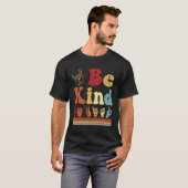 Be Kind Women Sign Language Graphic Deaf Pride AS T-Shirt (Vorne ganz)