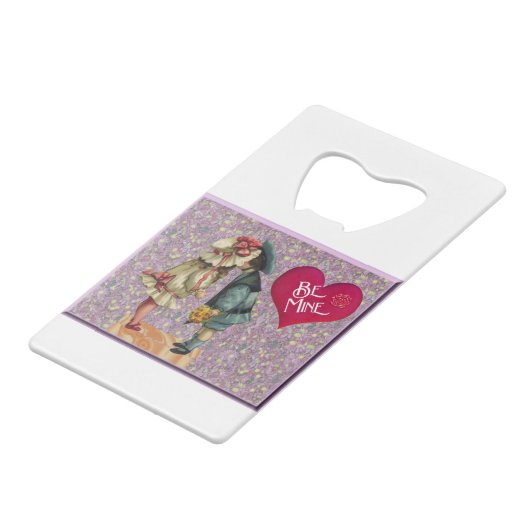 "Be Mine" Sweet Nostalgic Valentine Geldbeutel Flaschenöffner (Rückseite Schrägansicht)