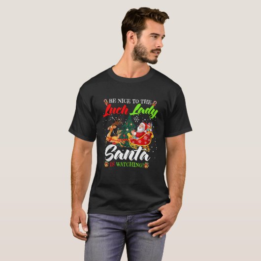 Be Nice To The Lunch Lady Santa Is Watching Funny  T-Shirt (Vorne ganz)