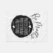 Be Pretty Strong Brave Kind Kindness Insration Mot Fleecedecke (Vorderseite (Horizontal))