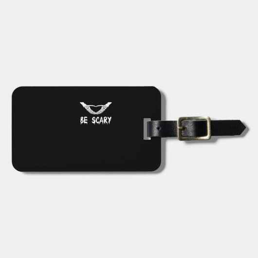 Be Scary Halloween Skeleton Over Heart Gepäckanhänger (Vorderseite horizontal)