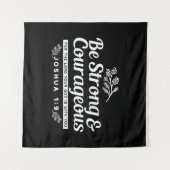 Be Strong and Courageous – Joshua 1:9 Bible Verse  Wandteppich (Vorderseite (Horizontal))