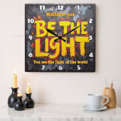 Be The Light Matthew 5:14 with Fire Effect Quadratische Wanduhr
