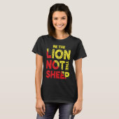 Be The Lion Not The Sheep Motivational Saying T-Shirt (Vorne ganz)