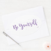 Be-Yourself-Typografie-Lila Ovaler Aufkleber (Umschlag)