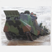 BEACH ARMOR - Angriff Amphibienfahrzeug Fleecedecke (Vorderseite (Horizontal))