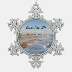Beach at Ocean City, Maryland Schneeflocken Zinn-Ornament