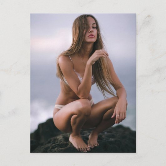 Beach Babe Bikini Modell Postkarte (Vorderseite)