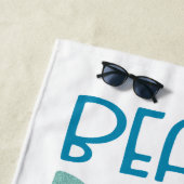 Beach Babe Funky Typografy Name Aquamarin White Strandtuch (Beispiel)