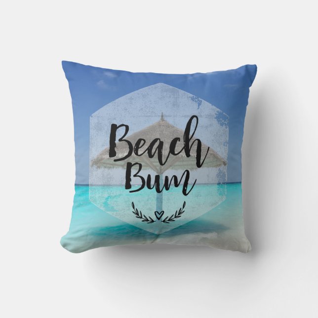 Beach Bum Typografie - Regenschirm am Tropical Bea Kissen (Vorderseite)