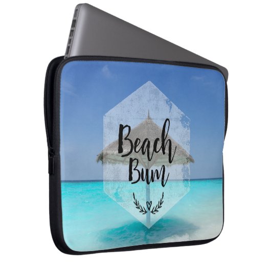Beach Bum Typografie - Regenschirm am Tropical Bea Laptopschutzhülle (Vorne Rechts)
