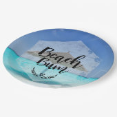 Beach Bum Typografie - Regenschirm am Tropical Bea Pappteller (Schrägansicht)