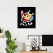 Beach Bun Funny Bunny Pun Dark BG Poster (Heimbüro)