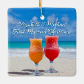 Beach Cocktails First Married Christmas Keramikornament (Vorderseite)