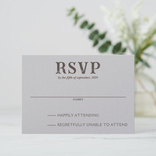 Beach Couple RSVP Karte (Stehend Vorderseite)