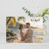 Beach Elopement nach Hochzeit Foto glücklich Einladung (Stehend Vorderseite)