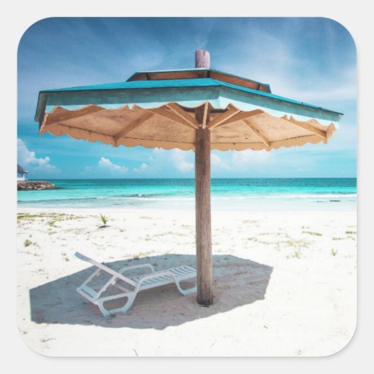 Beach Fleisch und Umbrella Silver Sands Quadratischer Aufkleber (Vorderseite)