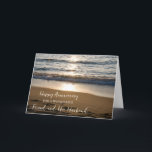Beach Friend und ihr Geburtstag Karte<br><div class="desc">Glückliche Hochzeitskarte für Freundin und ihren Ehemann mit Wellen,  die bei Sonnenuntergang am Strand abstürzen,  und herzlichen Vers.</div>