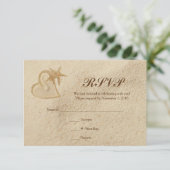 Beach Hochzeit in Urlaubsort UAWG Sand & Herz RSVP Karte (Stehend Vorderseite)