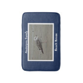 Beach House Artistic Seagull on Sand Ocean Animal Badematte (Vorderseite Vertikal)