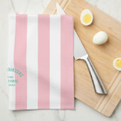 Beach House Familienname Pink Cabana Strip Geschirrtuch (Viertel Falte)