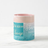 Beach House Pun Elegantes Skript benutzerdefiniert Tasse (Zentrum)