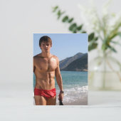 Beach Hunk Postkarte (Stehend Vorderseite)