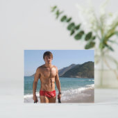 Beach Hunk Postkarte (Stehend Vorderseite)