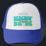 Beach Junggeselinnen-Abschied Beachin Bride Girls  Truckerkappe<br><div class="desc">Lassen Sie sich mit diesem atemberaubenden Junggeselinnen-Abschied personalisierte Produkte in Ihrem Junggeselinnen-Abschied verwöhnen. Ob Sie einen Badeurlaub, einen Mädchenurlaub oder einen Junggeselinnen-Abschied der besten Freunde feiern, diese maßgeschneiderte Strandartikel sind die perfekte Ergänzung zu Ihrem unvergesslichen Aufenthalt. Fügen Sie Ihrem Junggeselinnen-Abschied-Souvenir eine persönliche Touch mit benutzerdefinierten Textoptionen hinzu. Stellen Sie sich...</div>