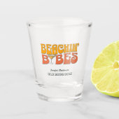 Beach Junggeselinnen-Abschied Retro Beachin Babes Schnapsglas (Vorderseite)